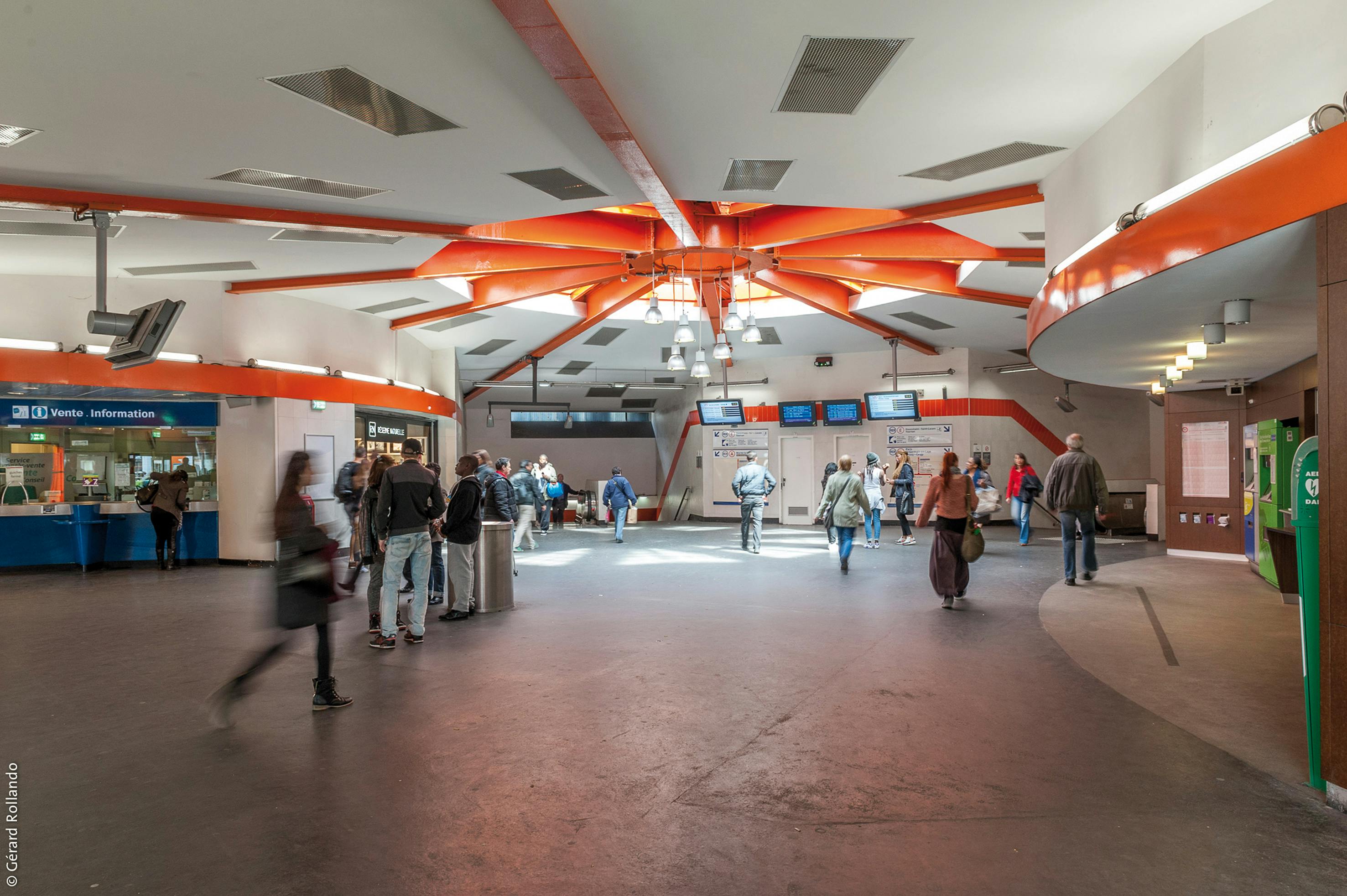 hall de la station de Val de Fontenay 
