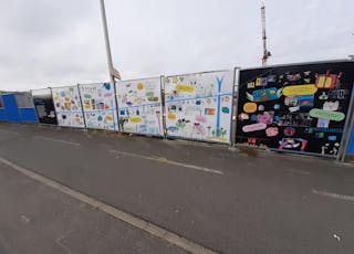 Valla escolar en la estación de Limeil-Brévannes