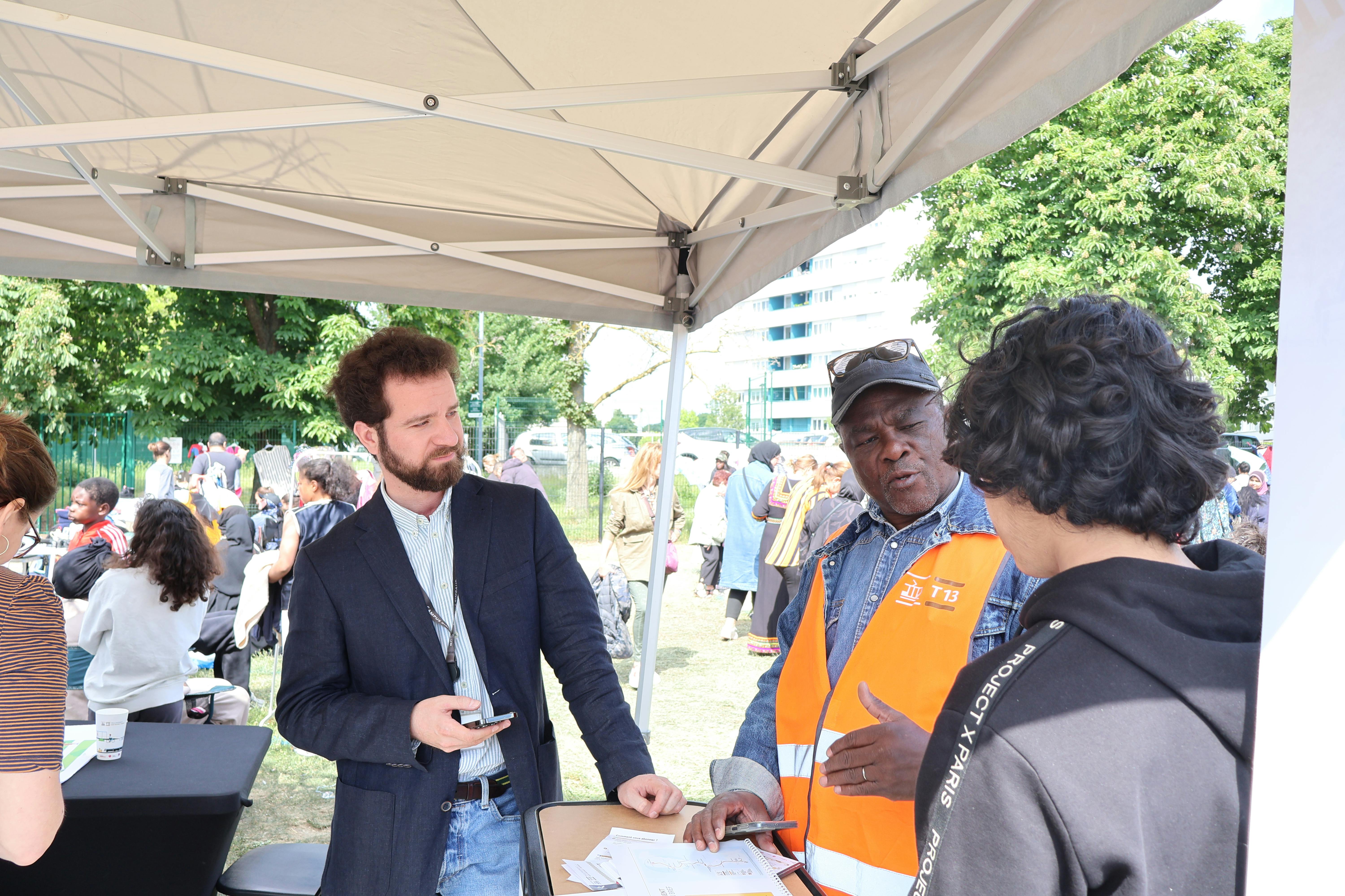 Imagen que muestra la participación del proyecto en el mercadillo de Saint-Exupéry el 17 de mayo para informar sobre el proyecto y las obras.