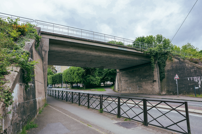 Ponte sobre a Avenue de Versailles em Poissy