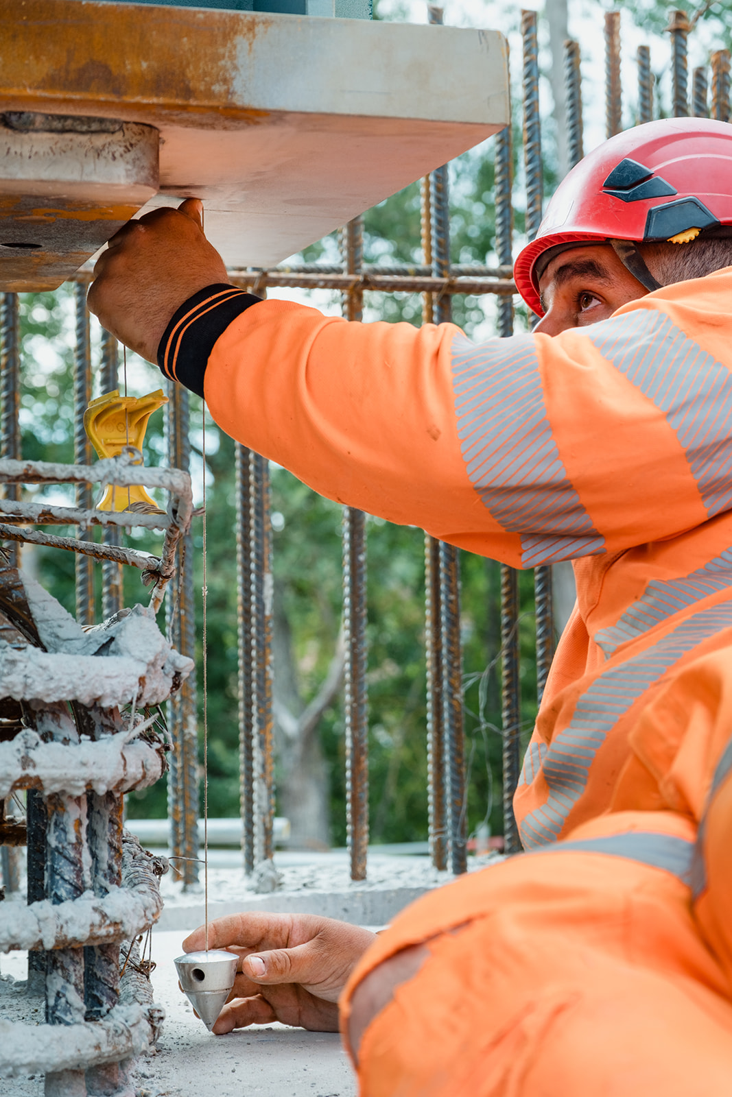 Foto que muestra la instalación del nuevo puente Saut-de-Mouton sobre las vías del RER A, la línea J y las líneas de Normandía entre Poissy y Achères.