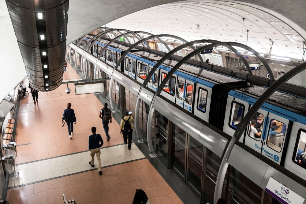 Une ligne de MP14 à l'arrêt au métro Olympiades sur la ligne 14 © Cyril BADET - Ile-de-France Mobilités