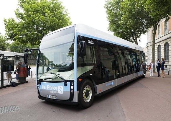 Nouveau bus de renforcement pour le confort des voyageurs à l'arrêt