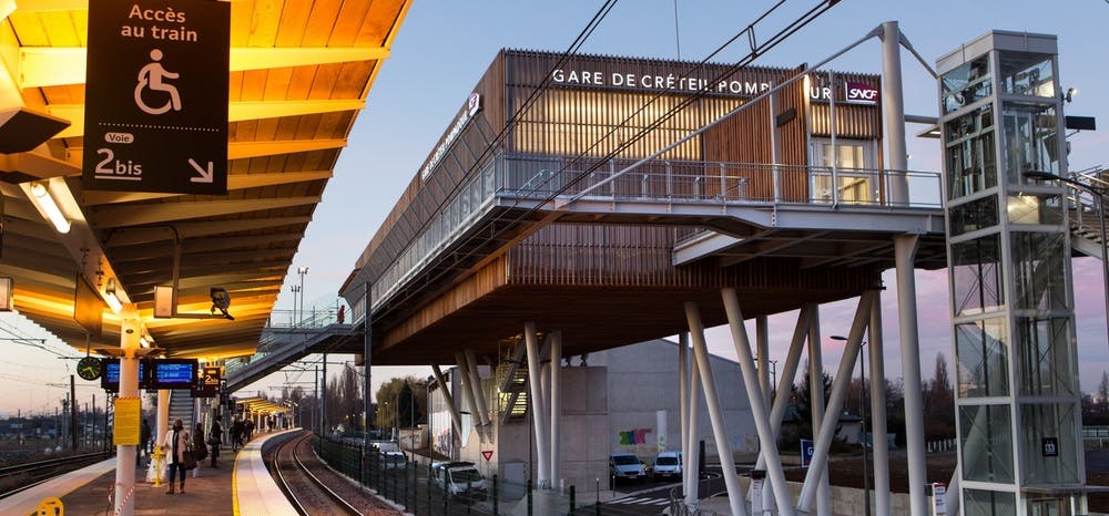 photographie des quais de gare accessibles de la station Créteil Pompadour