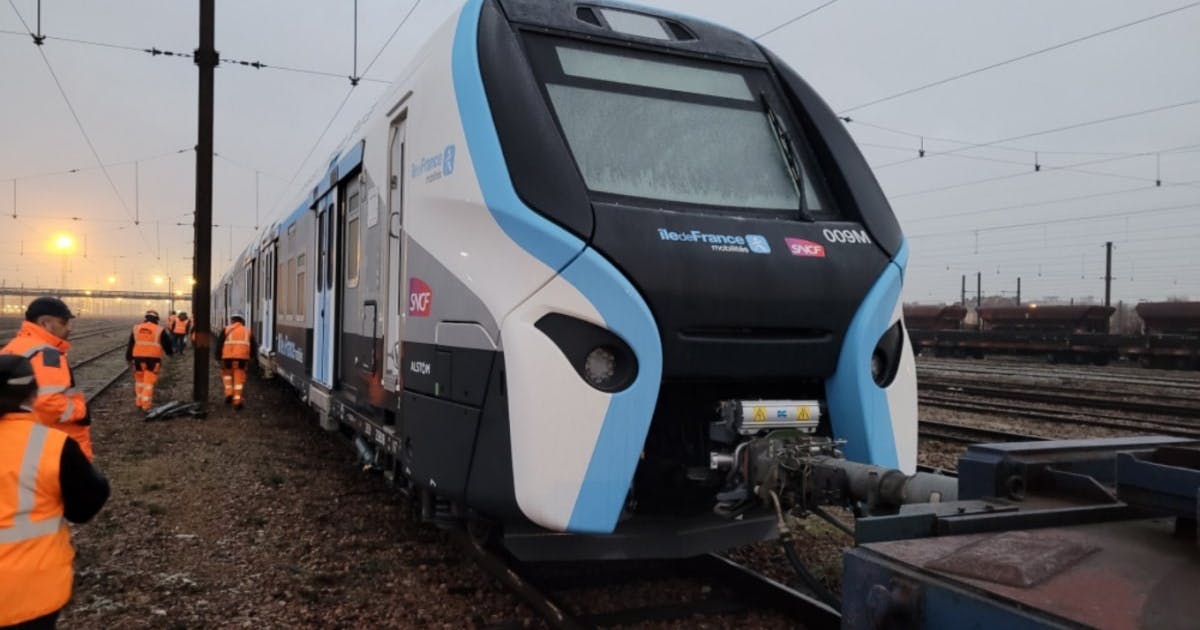 RER NG: a first long train arrives at the Technicentre in Villeneuve ...