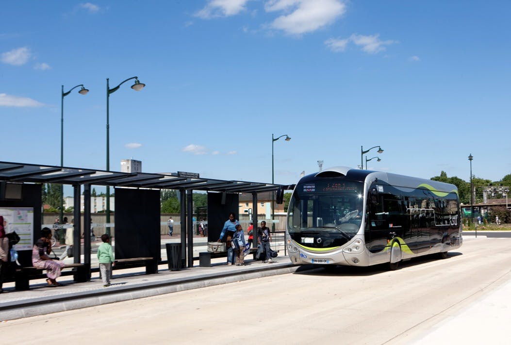 Nouveau bus T Zen à l'arrêt