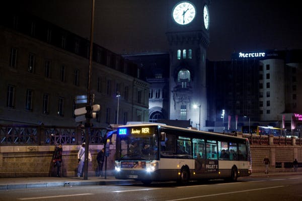Bus Noctilien, ligne N 31 à l'arrêt gare de Lyon, Paris