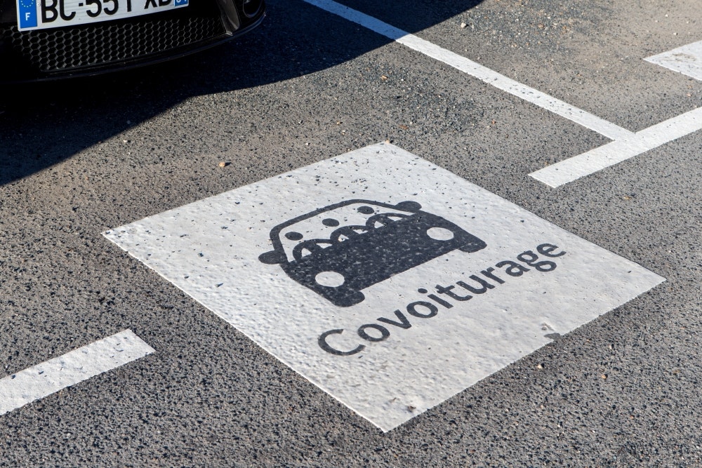 © Christophe RECOURA - Ile-de-France Mobilités - Zona de carpooling na estação Bois-le-Roi