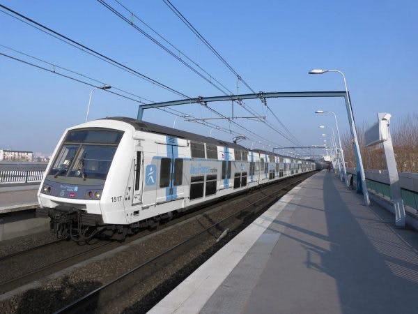Rame RER circulant sur la ligne A