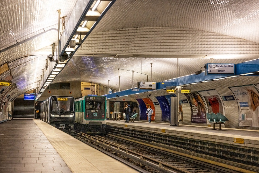 Un treno di MP14 (a sinistra) accanto a un treno di MP59 - ©Virginie Valdois