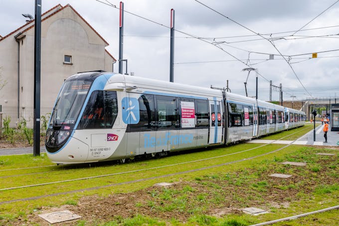 ©Par - une rame du tram-train T12 en essai