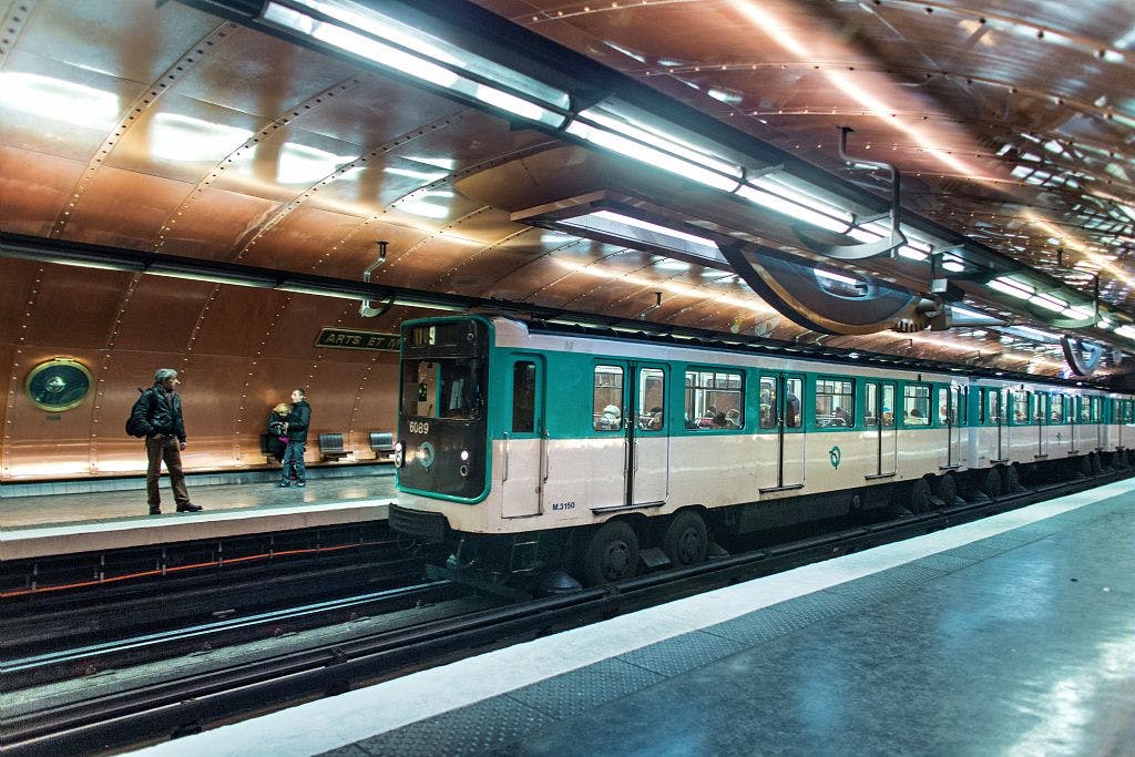 Nouveau rame de métro ligne 11 au quai