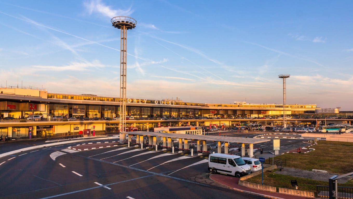 Vista dell'ingresso ovest dell'aeroporto di Parigi Orly