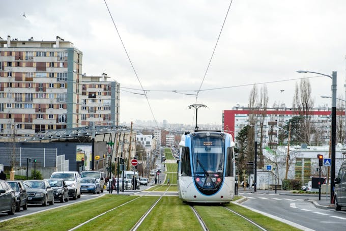 Une rame de T4 en circulation à Clichy-sous-Bois - © Raphaël FOURNIER - Artefact