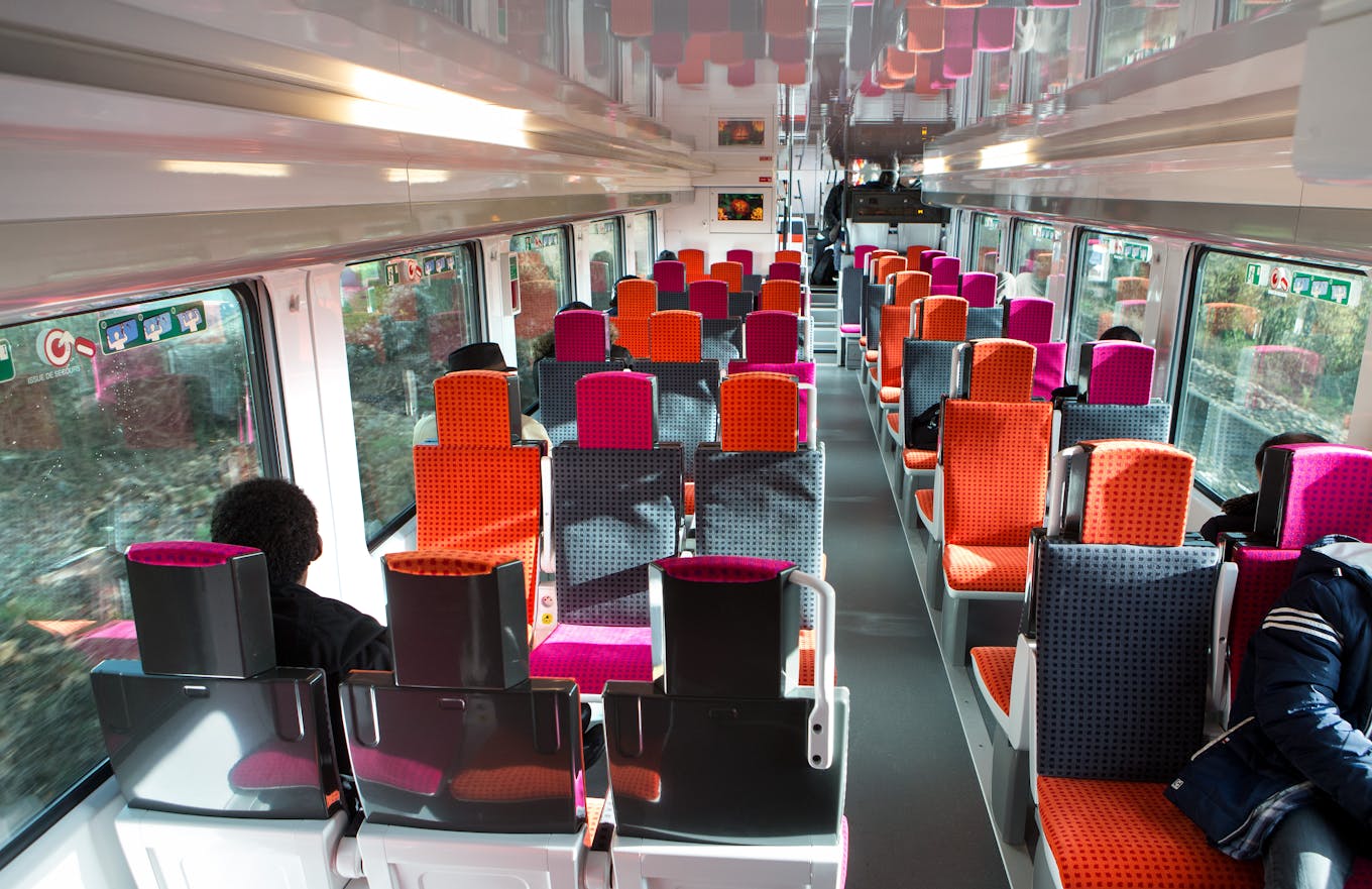 Um trem Regio 2N e seus passageiros entre Melun e Montereau © Christophe RECOURA - Île-de-France Mobilités
