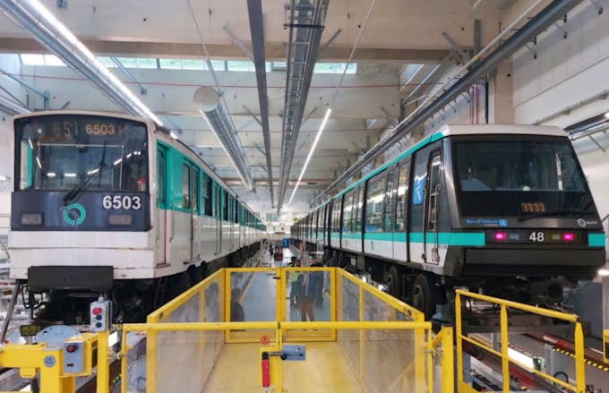 The old metro line 6, the MP73, on the left and the new one, the MP89, on the right