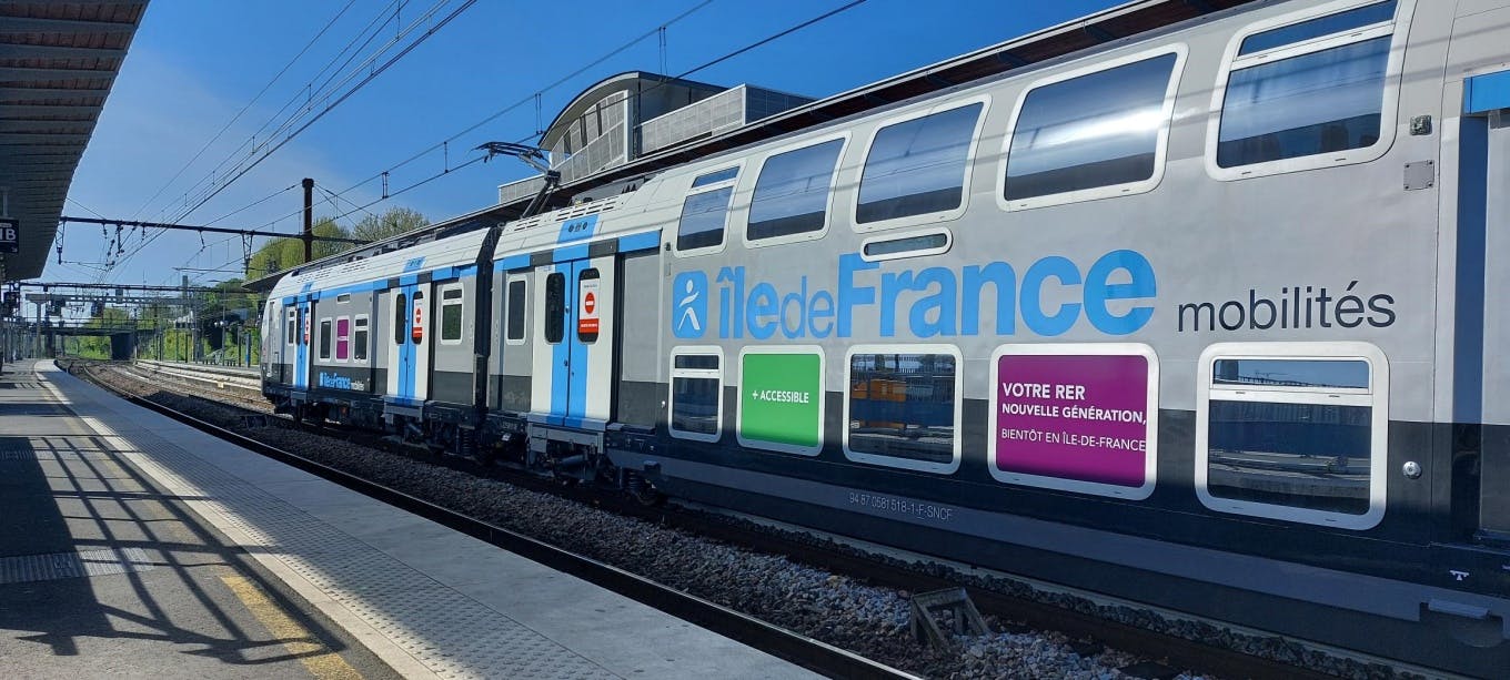 ©Transilien - Um trem RER NG sendo testado na linha RER D em Combs-la-ville