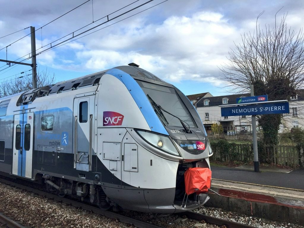 Nouveau train Régio 2n en gare de Nemours St-Pierre