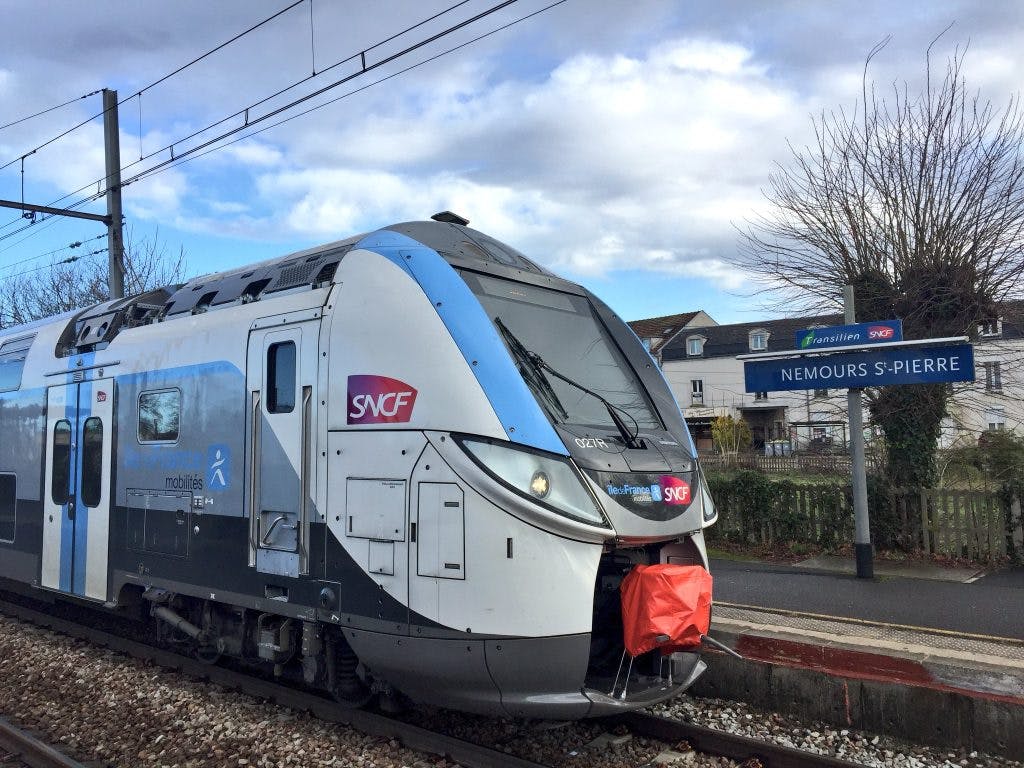 Nouveau train Régio 2n en gare de Nemours St-Pierre