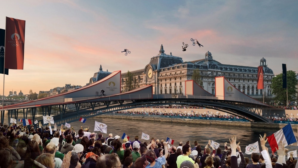 Visualização de uma performance de BMX na passarela Léopold-Sédar-Senghor em Paris.