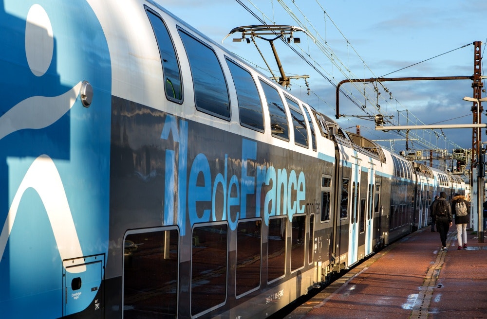 Un treno Regio 2N alla stazione di Melun, sulla linea R, interessato all'installazione del sistema di informazione ai passeggeri in tempo reale - © Christophe RECOURA - Île-de-France Mobilités