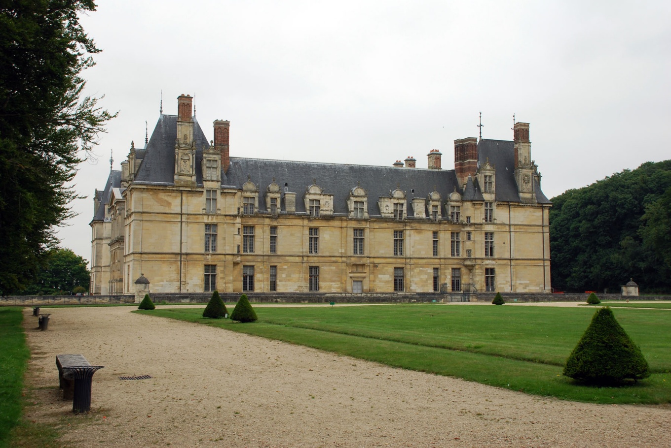 Château d'Écouen © all-free-photos