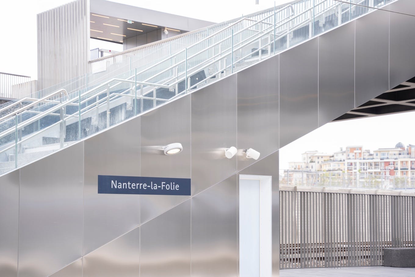Gare de Nanterre - La Folie sur le RER E ©Malek Benaïssa