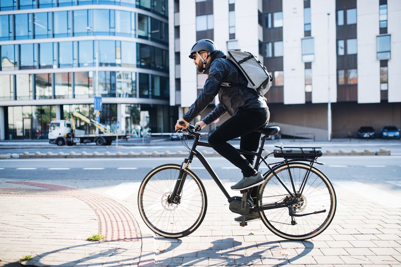 Photo d'un cycliste portant un casque 