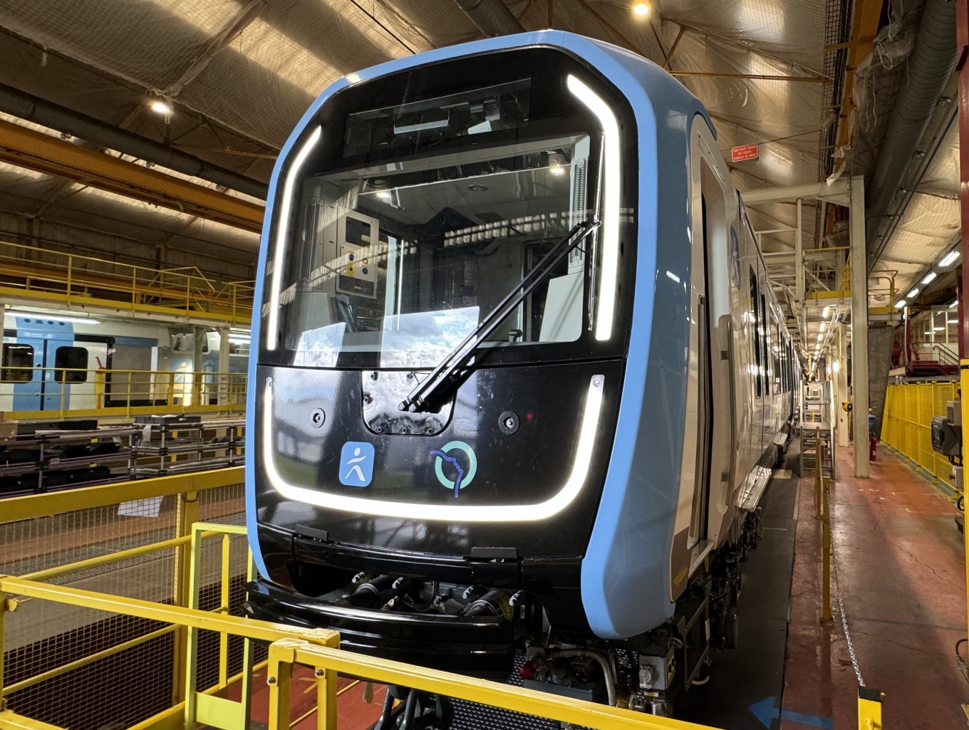 Um conjunto de trem MF19 durante testes estáticos © da Alstom