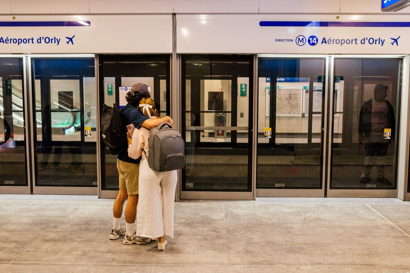 Sur le quai de la ligne de métro 14 en direction de l'Aéroport d'Orly