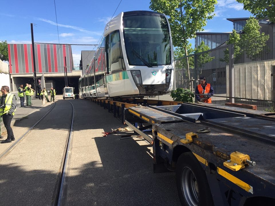 Montage de nouvelle rame sur un véhicule de transportation