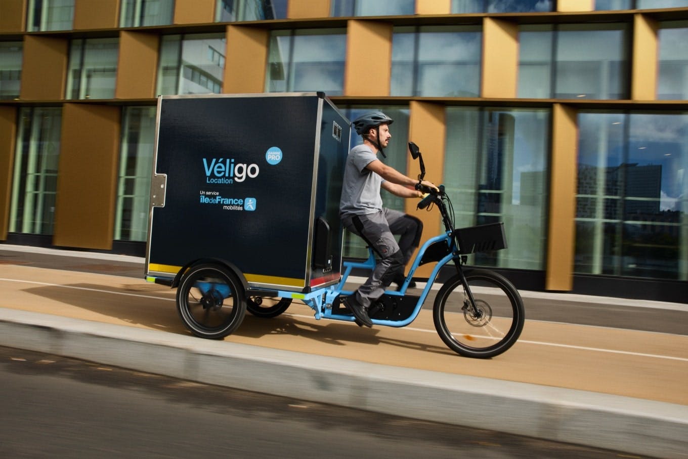 Vélo triporteur professionnel de chez Véligo Location