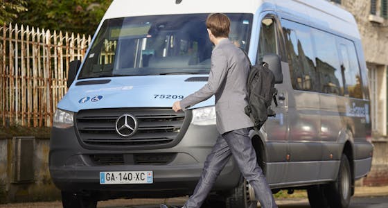 Un bus de transport à la demande