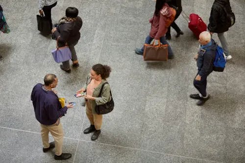 Des voyageurs en gare de Saint-Lazare