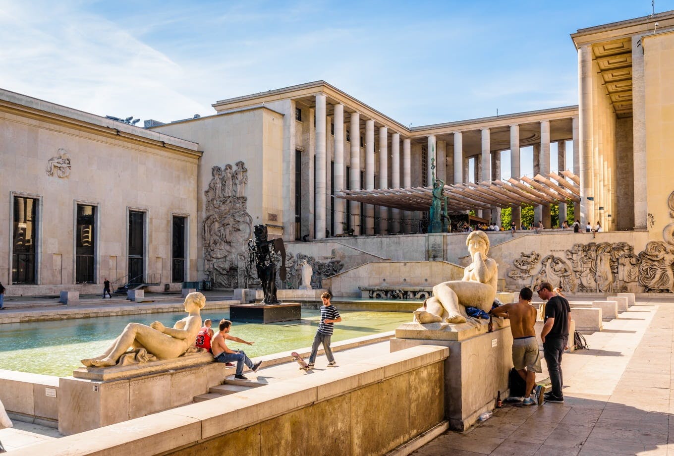 The forecourt of the Palais de Tokyo and its usual skateboarders, facing the Seine and between the two museums of contemporary art and modern art.