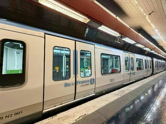 MF19 sur la ligne 10 du métro