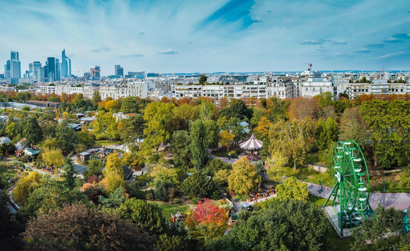 Sky view of the Bois de Boulogne and the Jardin d'Acclimatation with, in the background, the La Défense district - ©Sylvain Bachelot