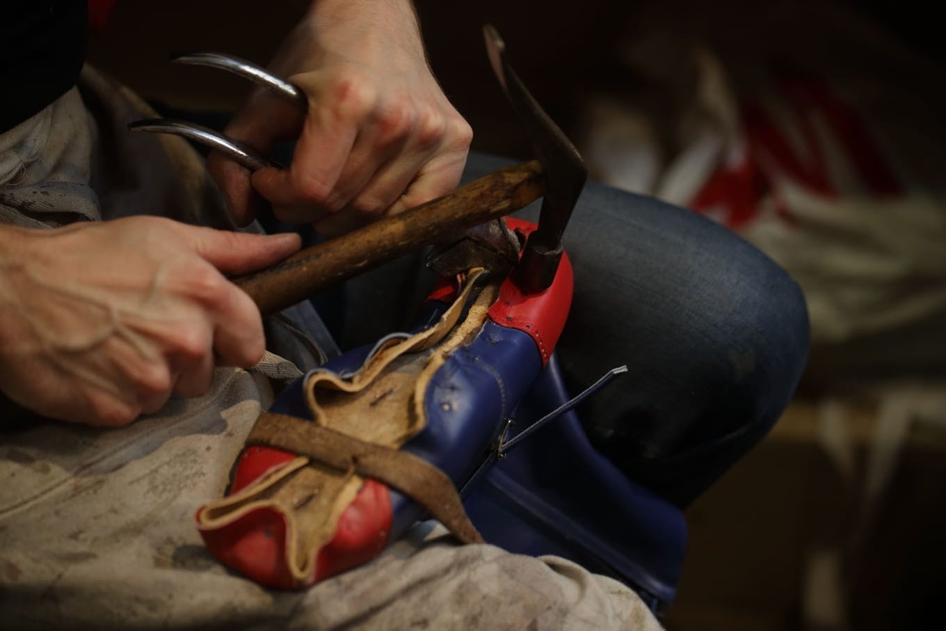 Dans les coulisses de la création des costumes du Moulin Rouge à l'occasion des Journées Européennes des Métiers d'Art en 2024.