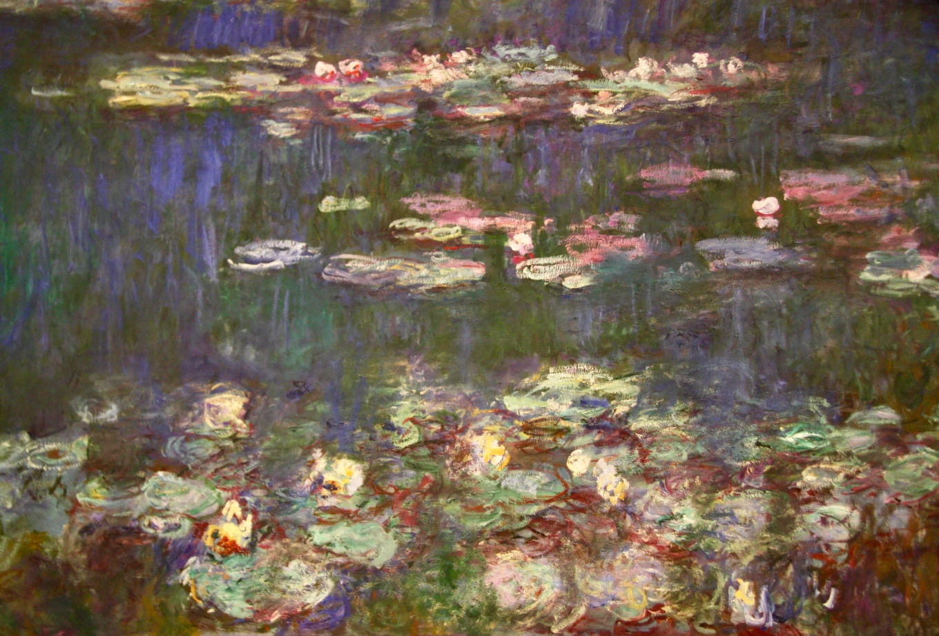 Un détail du tableau Nympheas de Claude Monet (1916), exposé au Musée de l'Orangerie.