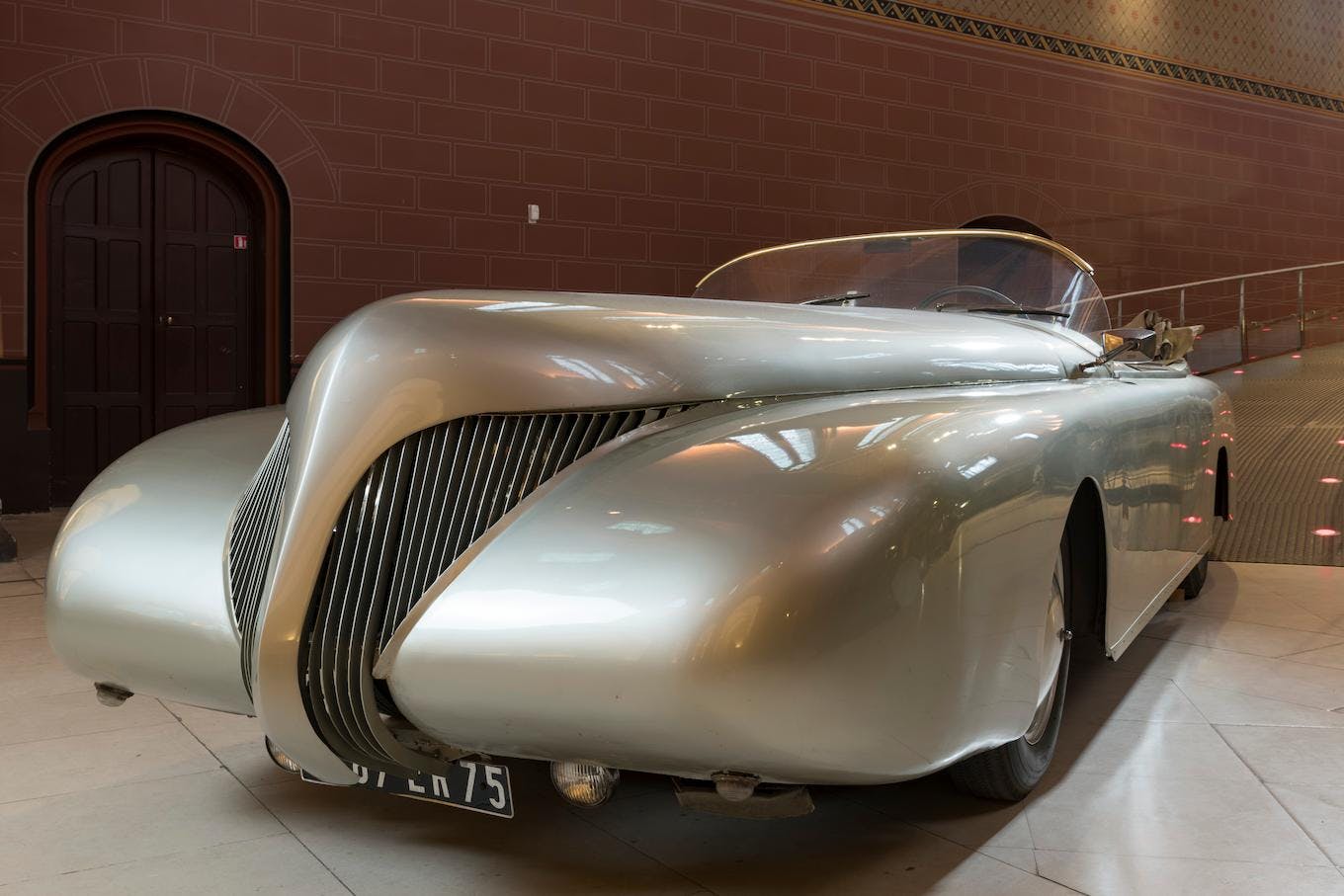 Das 2-Sitzer-Cabriolet La Baleine (1938), erfunden von Paul Arzens (1903-1990), einem französischen Industriedesigner. 