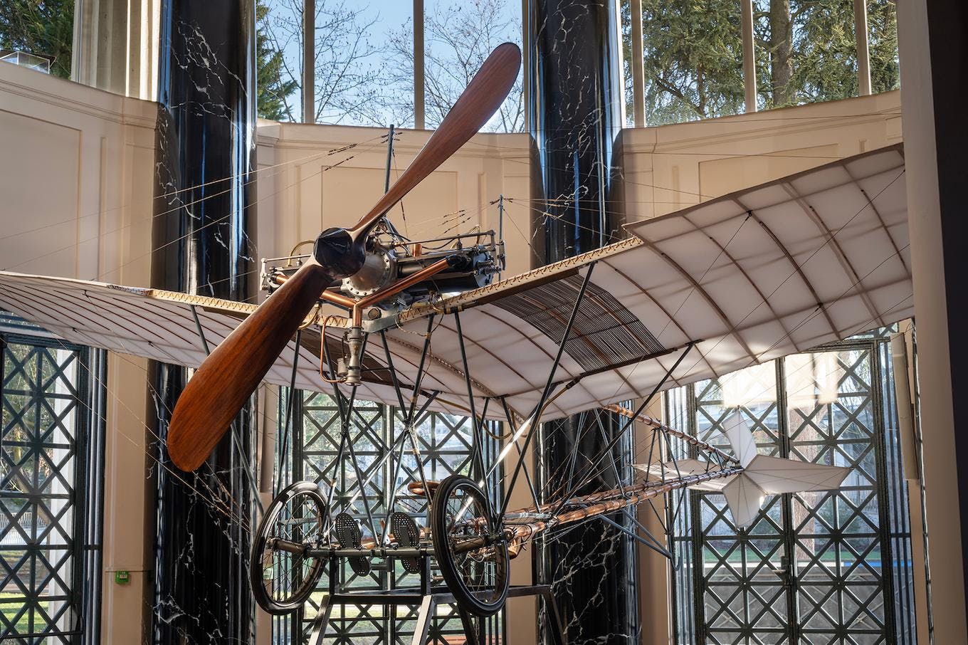 La Demoiselle est un des premiers avions de sport léger et ULM de l'histoire de l'aviation, chef-d'œuvre de l'ingénieur-pilote-pionnier franco-brésilien Alberto Santos-Dumont. À découvrir lors de l'exposition.