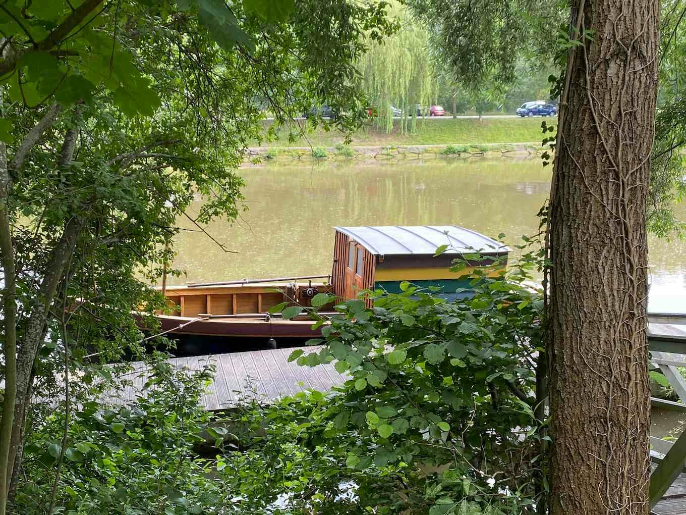 Die Ufer der Oise während des Spaziergangs