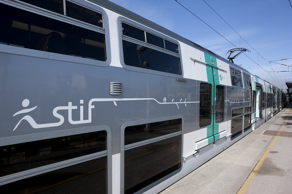 Nouvelle rame de RER à deux étages à quai sur la ligne A