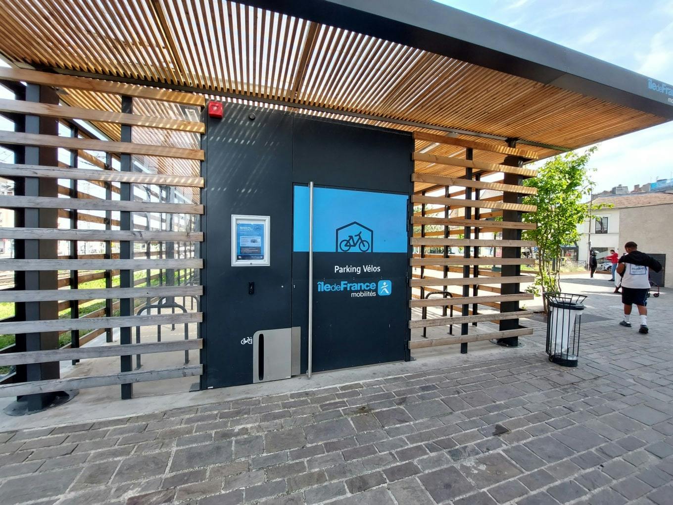 Parking Vélos Île-de-France Mobilités, station T4 Les Pavillons-sous-Bois, en Seine-Saint-Denis