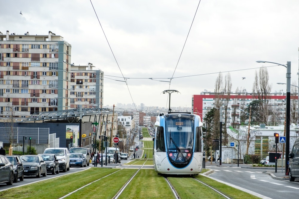 Un treno T4 in circolazione a Clichy-sous-Bois - © Raphaël FOURNIER - Artefatto