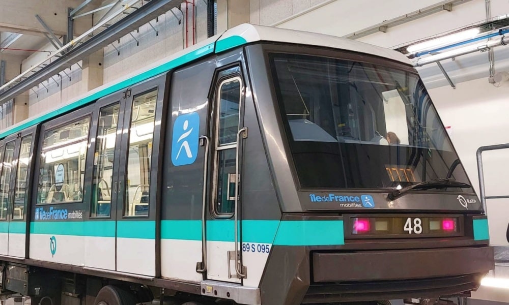 Une rame MP89 prête à rouler sur la ligne de métro 6