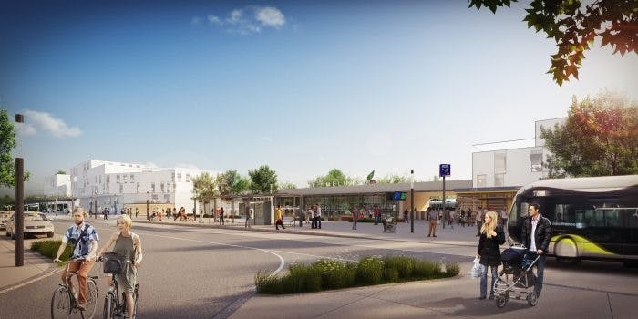 Personnes en mobilité devant la gare de Melun