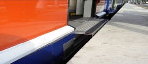 Entrée de Train au quai pour les personnes à mobilité réduite
