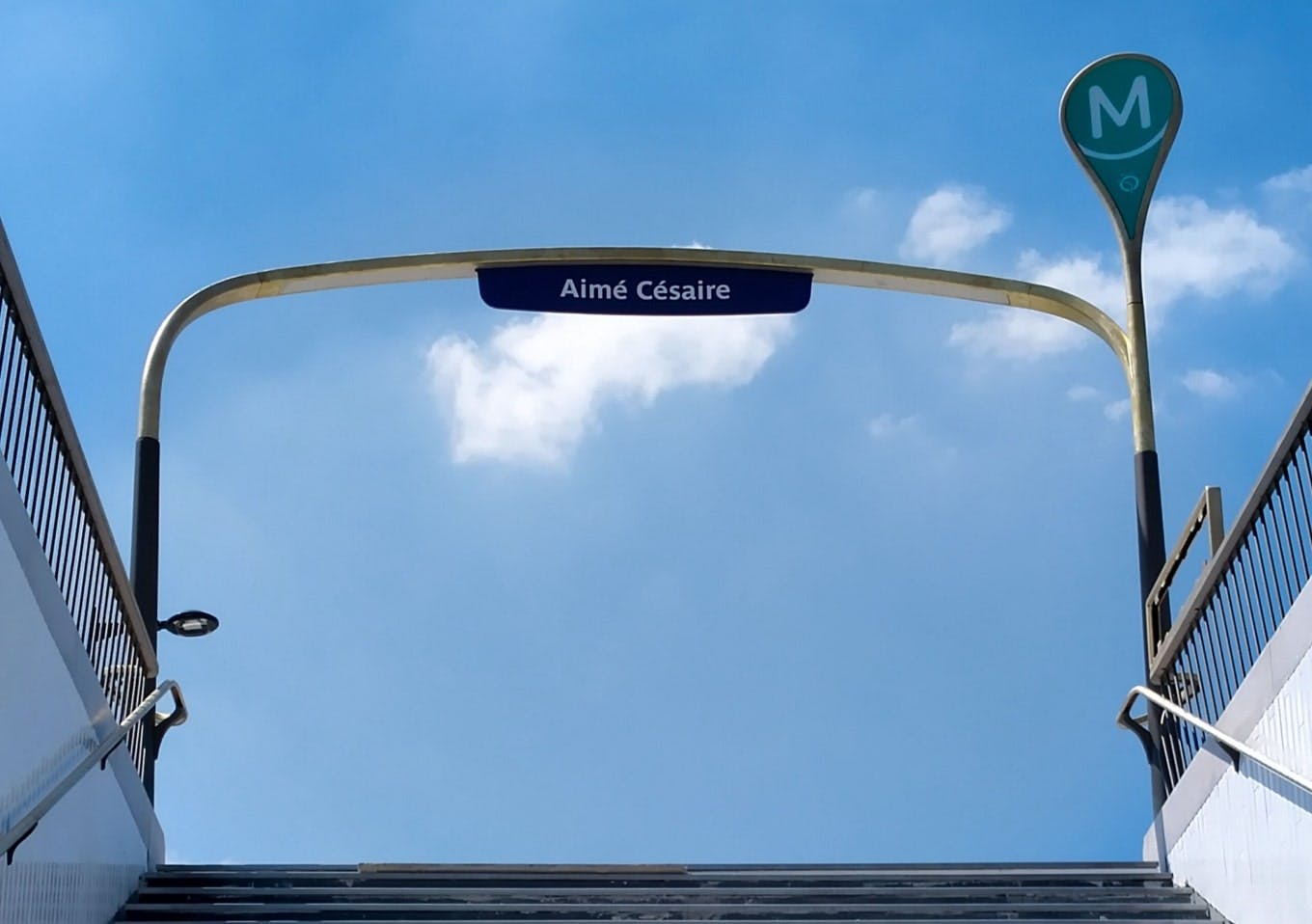 Entrée de la station Aimé Césaire sur la ligne de métro 12, à Aubervilliers (93)