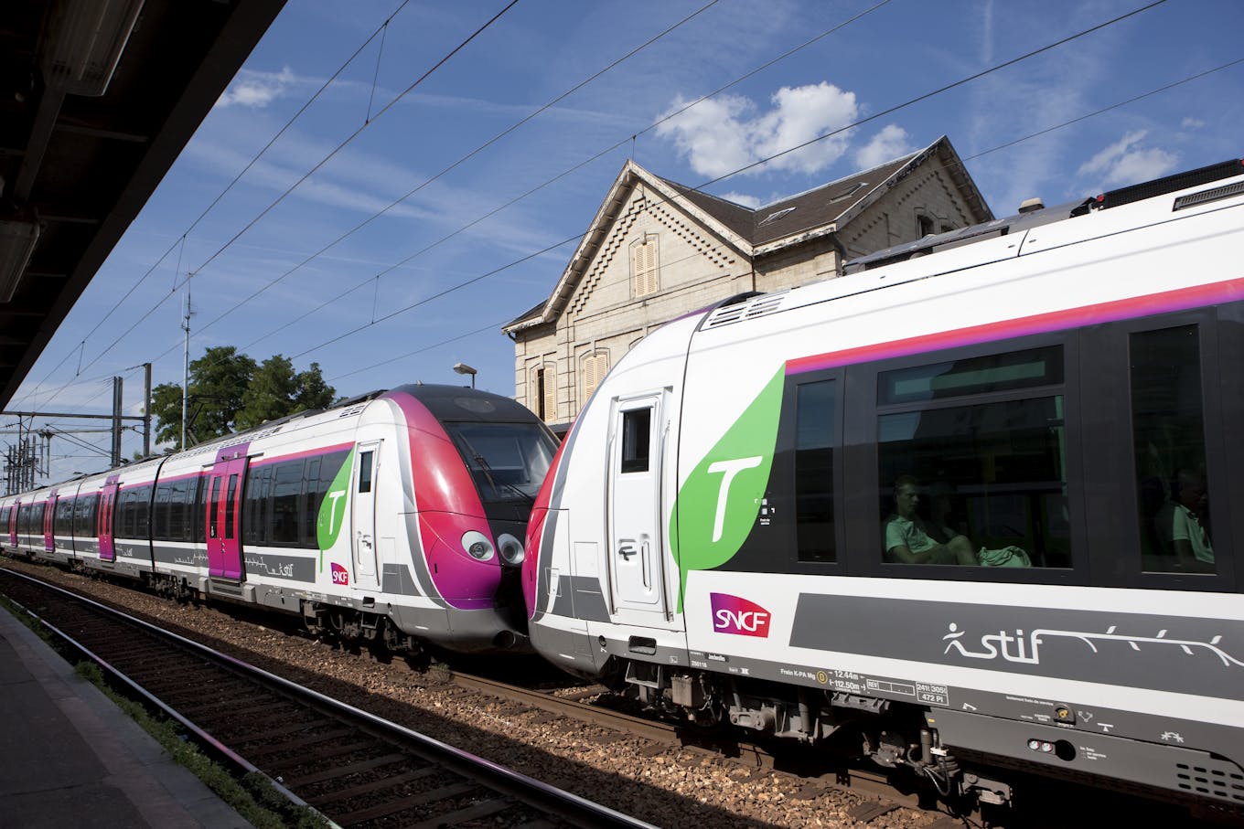 Nouveaux trains aux quai en île-de-France